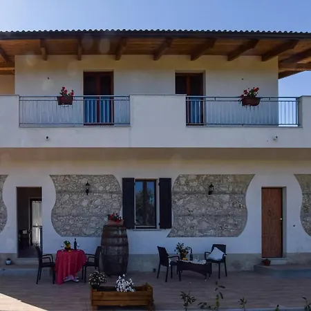 Pet Friendly In With Kitchen *